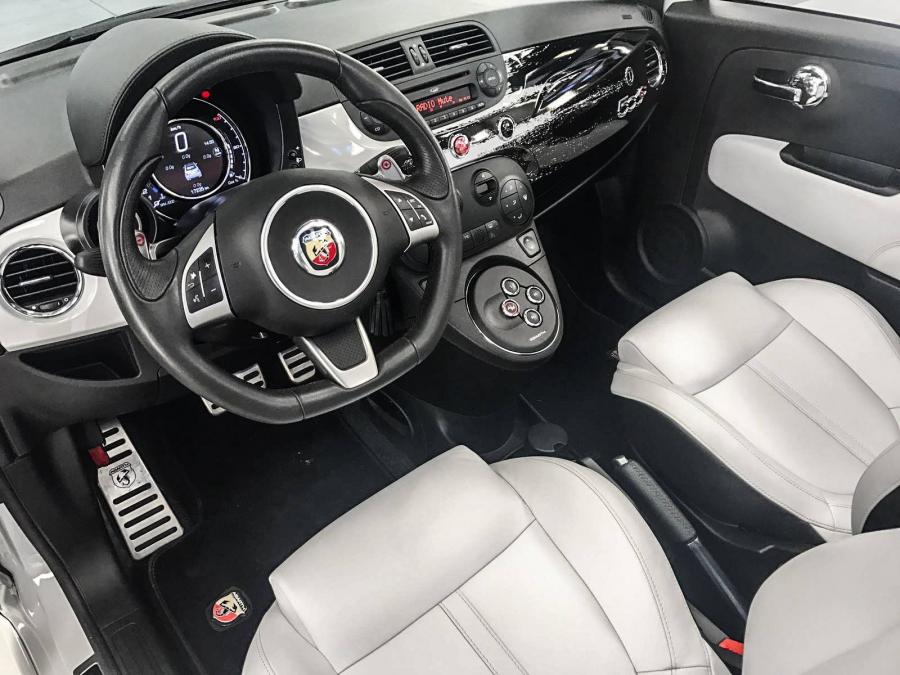Интерьер Abarth 595C by Garage Italia Customs 2017 года  (фото 5 из 7)